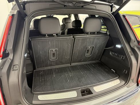 Used 2026 Cadillac Vistiq Platinum w/ LPO, Floor Liner Package AWD/4WD image 26