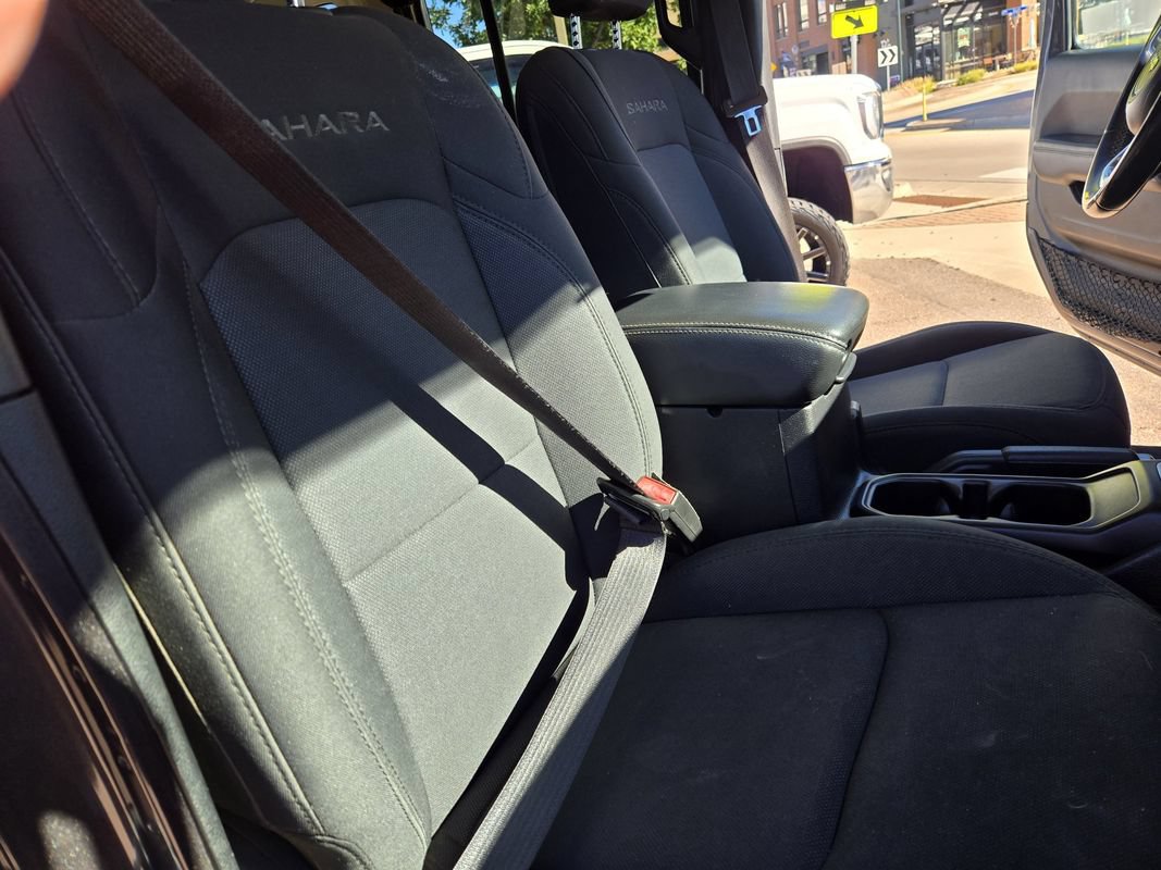Used 2019 Jeep Wrangler Unlimited Sahara AWD/4WD image 22