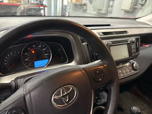 Used 2015 Toyota RAV4 XLE AWD/4WD image 14