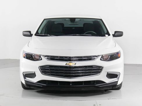 Used 2018 Chevrolet Malibu LS FWD image 2