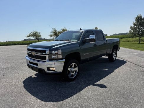 Used 2011 Chevrolet Silverado 2500 LT w/ Interior Plus Package AWD/4WD image 2