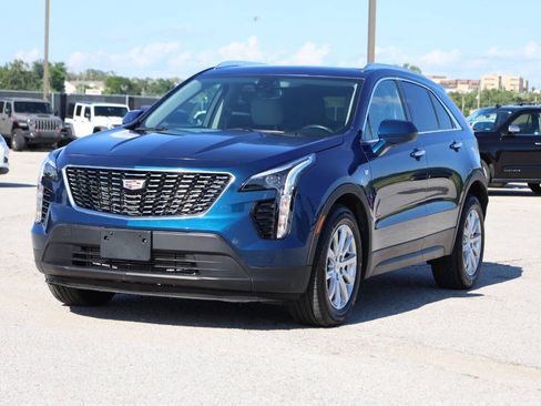 Used 2019 Cadillac XT4 Luxury AWD/4WD image 6