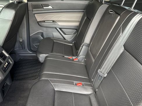 Used 2023 Volkswagen Atlas SE w/ Panoramic Sunroof Package FWD image 12