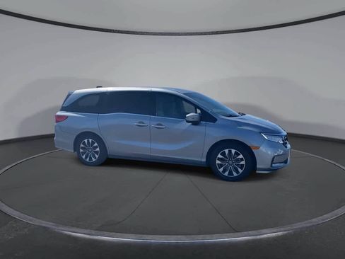 Used 2024 Honda Odyssey EX-L image 3