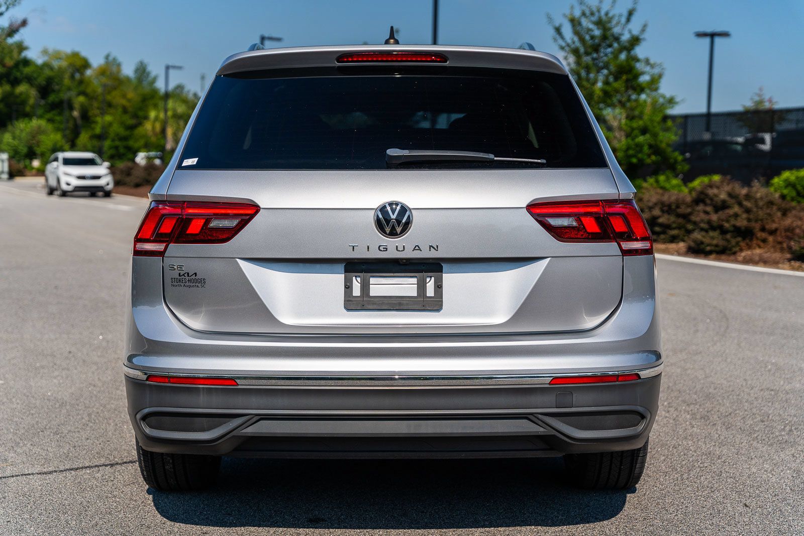 Used 2023 Volkswagen Tiguan SE w/ Panoramic Sunroof Package FWD image 6