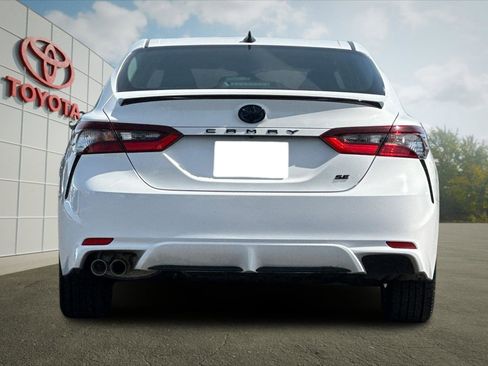 Used 2022 Toyota Camry SE FWD image 4