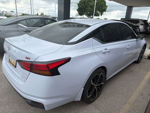 Used 2024 Nissan Altima 2.5 SR w/ SR Premium Package FWD image 9