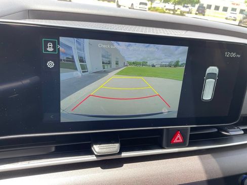 New 2026 Kia Carnival EX FWD image 21