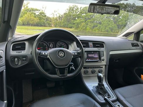 Used 2015 Volkswagen Golf TDI S image 12