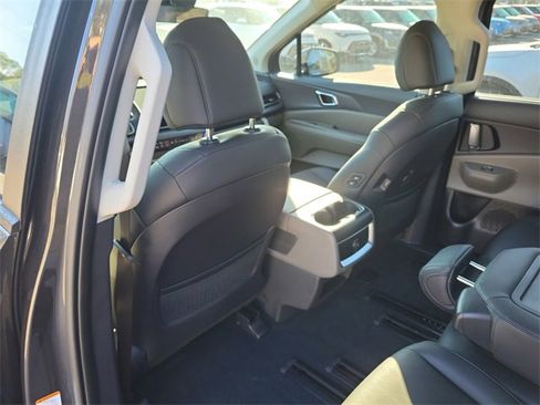 New 2026 Kia Carnival EX image 17