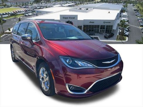 Certified 2017 Chrysler Pacifica Limited image 2