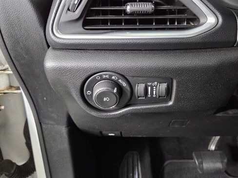 Used 2018 Chrysler Pacifica Touring-L Plus w/ S Appearance Package FWD image 20