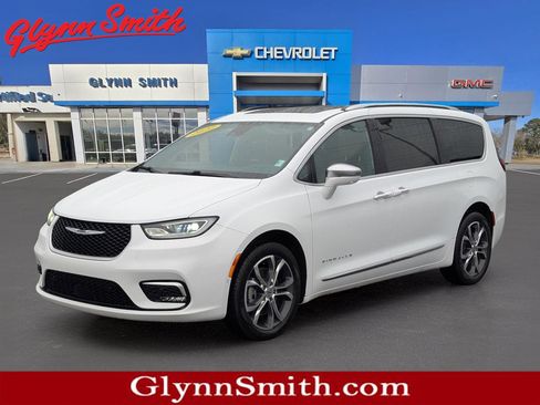 Used 2022 Chrysler Pacifica Pinnacle image 1