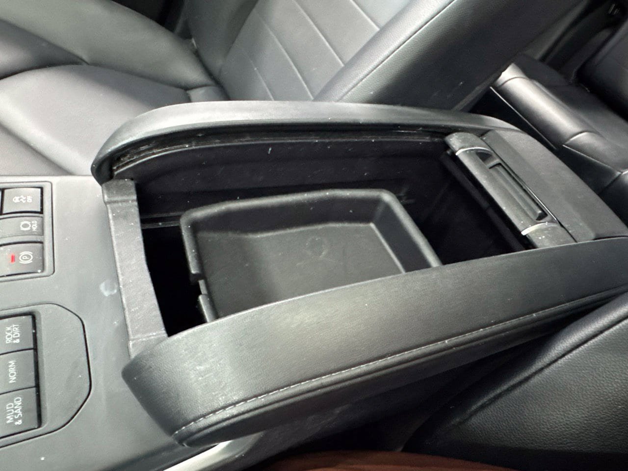Used 2025 Toyota Highlander XLE AWD/4WD image 33