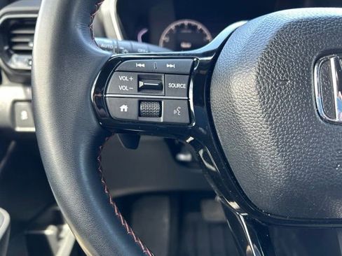 Used 2025 Honda Pilot Sport image 17