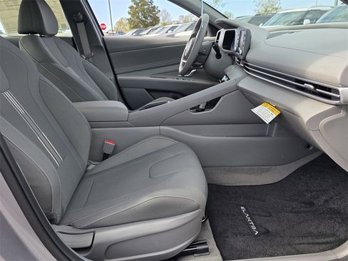 Certified 2025 Hyundai Elantra Sport image 25