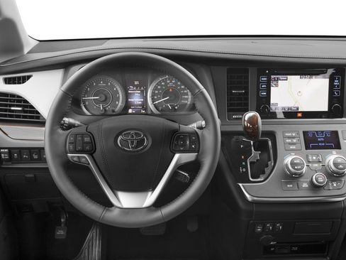 Used 2017 Toyota Sienna Limited Premium AWD/4WD image 7