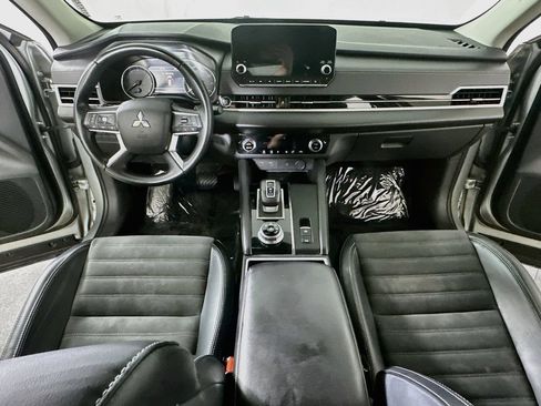 Used 2024 Mitsubishi Outlander SE FWD image 17
