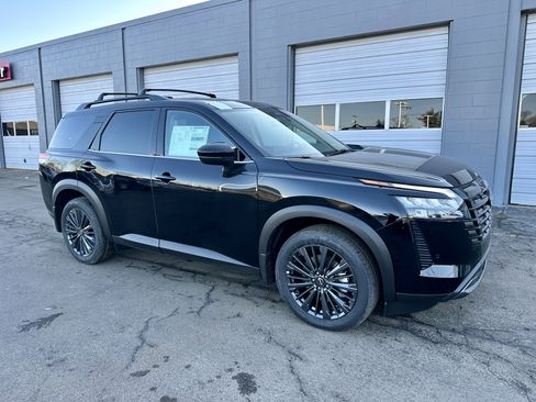 New 2026 Nissan Pathfinder SL w/ SL Premium Package image 2