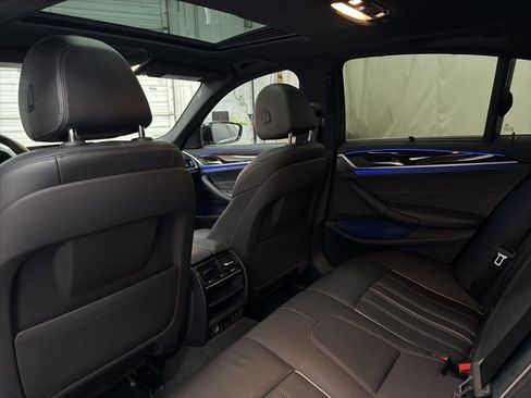 Used 2020 BMW 530e xDrive w/ M Sport Package image 19