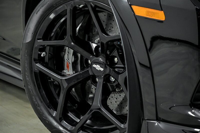 Used 2015 Chevrolet Camaro Z/28 RWD image 4