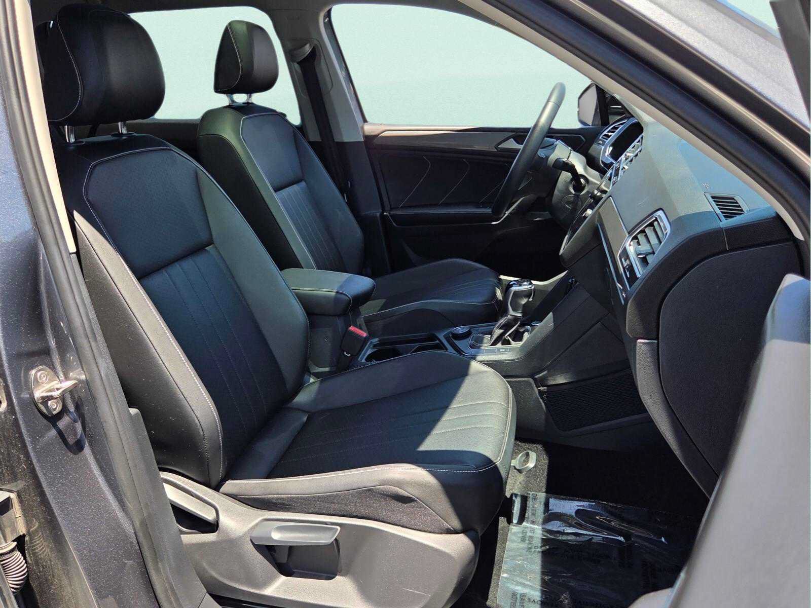 Used 2023 Volkswagen Tiguan SE w/ Panoramic Sunroof Package AWD/4WD image 19