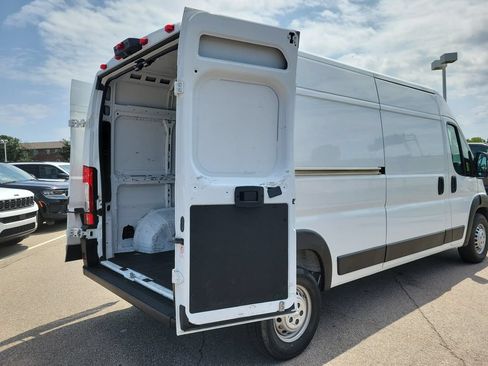 Used 2025 RAM ProMaster 3500 w/ Convenience Group FWD image 12