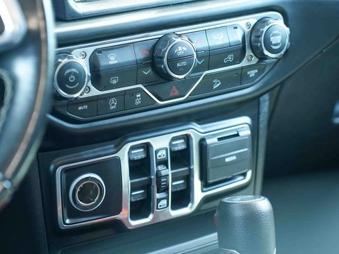 Used 2020 Jeep Wrangler Unlimited Sahara w/ Uconnect 4C Nav & Sound Group AWD/4WD image 23