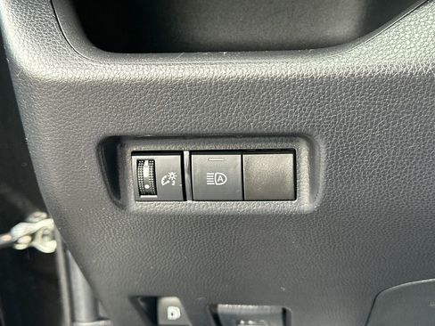 Used 2020 Toyota RAV4 LE AWD/4WD image 17