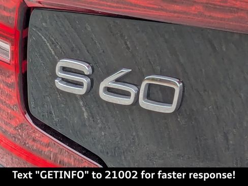 Used 2019 Volvo S60 T8 R-Design image 14