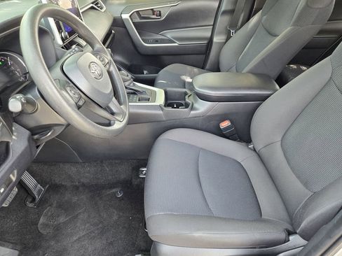 Used 2024 Toyota RAV4 LE AWD/4WD image 8