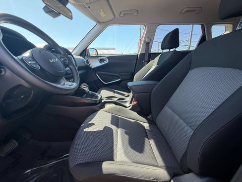 Used 2025 Kia Soul LX w/ LX Technology Package FWD image 24