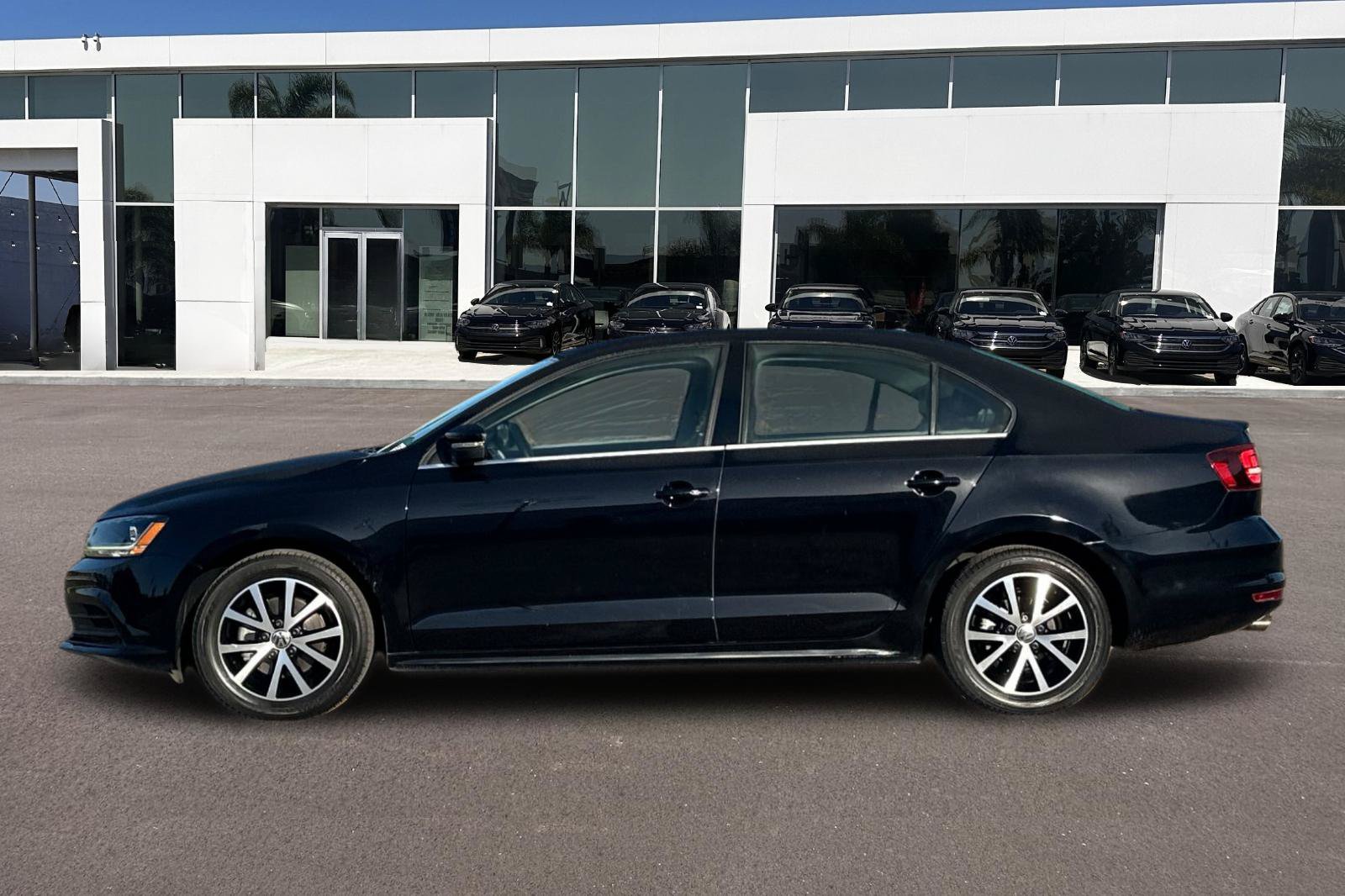 Used 2017 Volkswagen Jetta SE FWD image 6