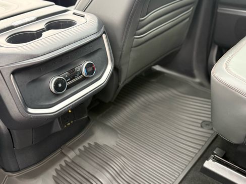 Used 2025 Ford Expedition Active image 12