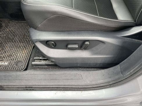 Used 2021 Volkswagen Tiguan SE w/ Panoramic Sunroof Package image 29