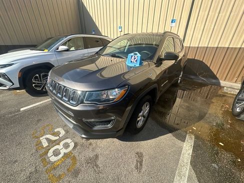Used 2020 Jeep Compass Sport FWD image 2