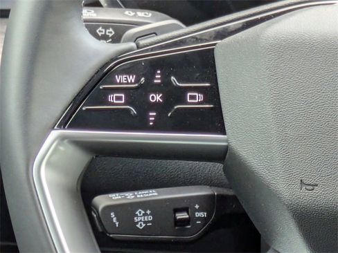 Used 2025 Audi Q5 Premium w/ Convenience Package image 21