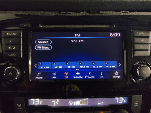 Used 2020 Nissan Rogue SV FWD image 25