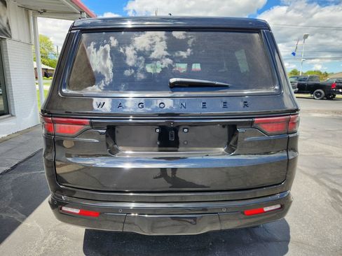Used 2024 Jeep Wagoneer Series II AWD/4WD image 2