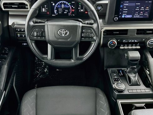 Used 2025 Toyota Tacoma SR5 AWD/4WD image 5