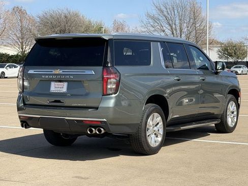 Used 2023 Chevrolet Suburban Premier image 4