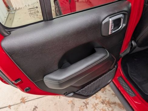 Used 2020 Jeep Gladiator Overland image 23