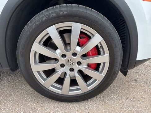 Used 2015 Porsche Cayenne Turbo image 30