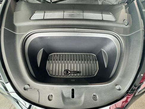 Used 2023 Tesla Model Y Long Range image 40