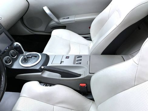 Used 2004 Nissan 350Z Touring RWD image 9