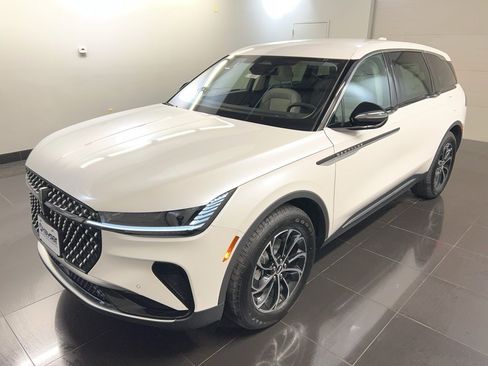 New 2026 Lincoln Nautilus Premier image 3