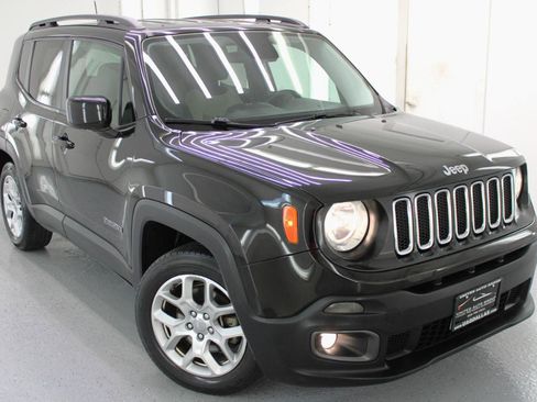 Used 2017 Jeep Renegade Latitude FWD image 26