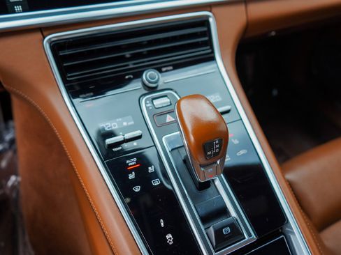 Used 2018 Porsche Panamera 4S image 15