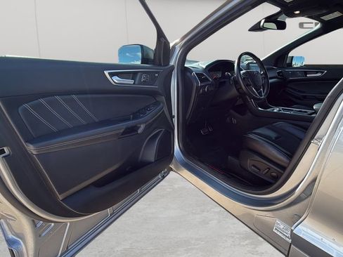 Used 2022 Ford Edge ST image 39