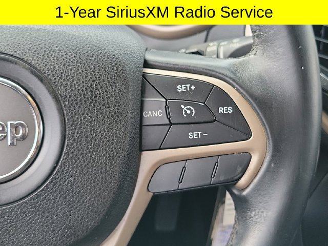 Used 2017 Jeep Cherokee Latitude AWD/4WD image 12